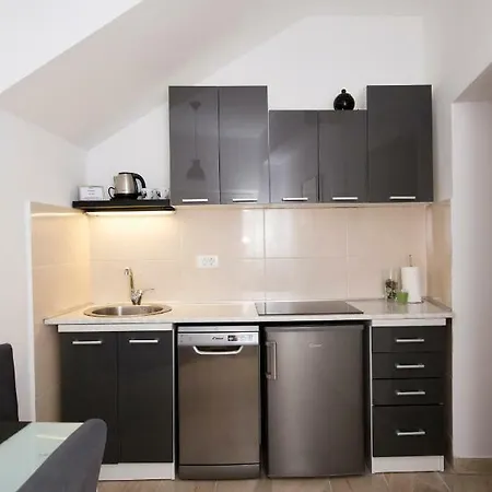 Old Town Apartment *